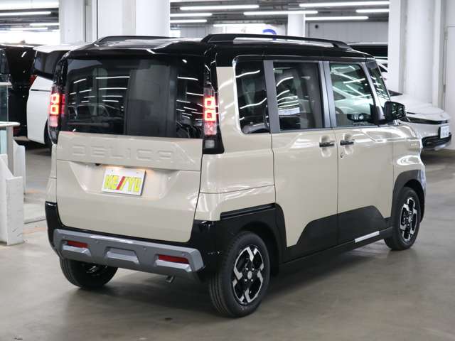 Mitsubishi Delica Mini 6