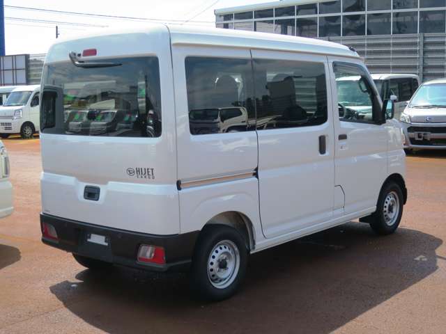 Daihatsu Hijet Cargo 3