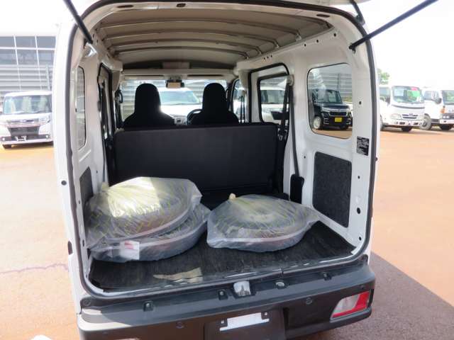 Daihatsu Hijet Cargo 8