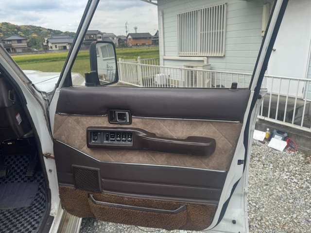Toyota Land Cruiser 60 11