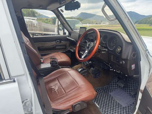 Toyota Land Cruiser 60 9
