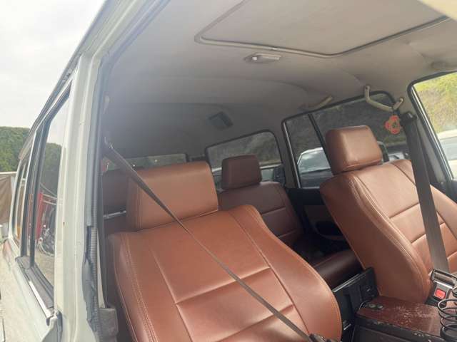Toyota Land Cruiser 60 10