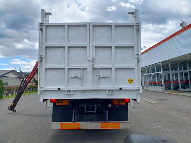 Isuzu Forward 11