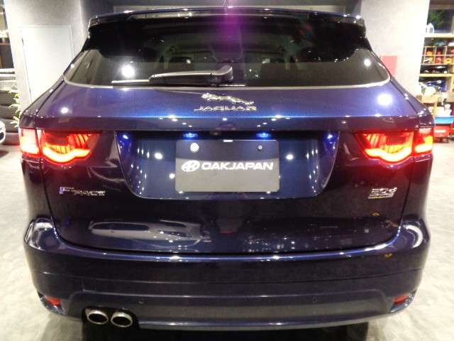 Jaguar F-Pace 11