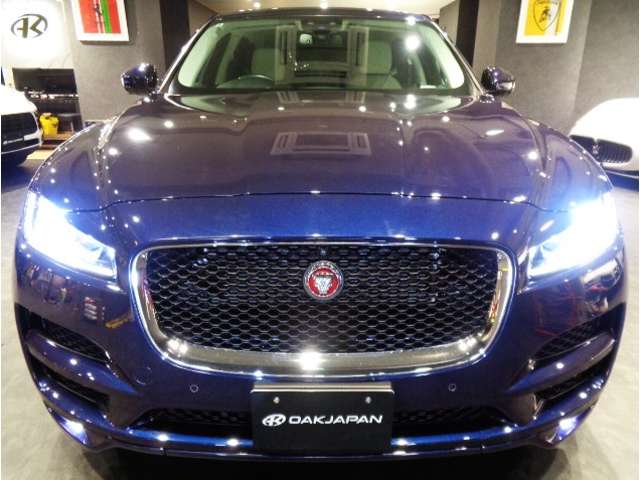 Jaguar F-Pace 9
