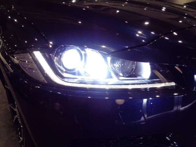 Jaguar F-Pace 10