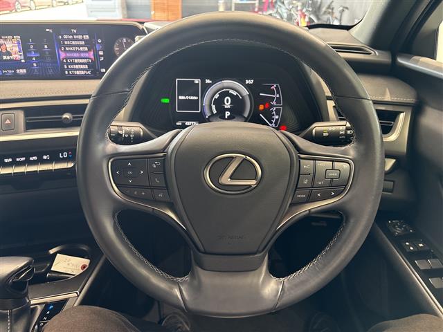 Lexus UX 5