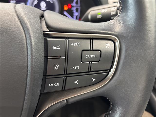 Lexus UX 8