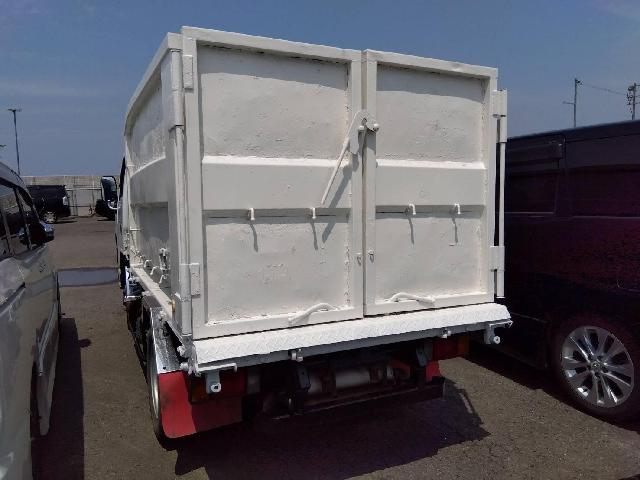 Isuzu Elf 2