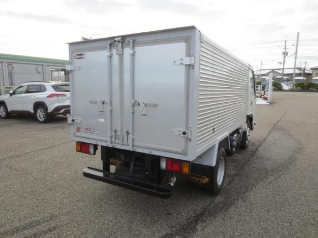 Isuzu Elf 4