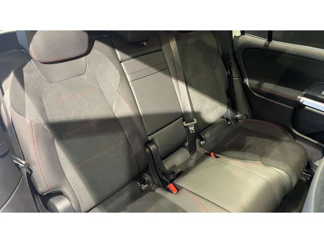 Mercedes-Benz EQB 10