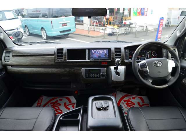 Toyota Hiace 8