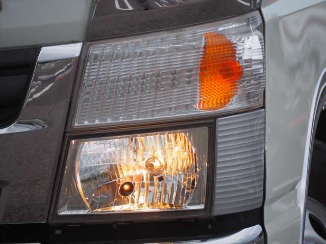 Mitsubishi Fuso Canter 9