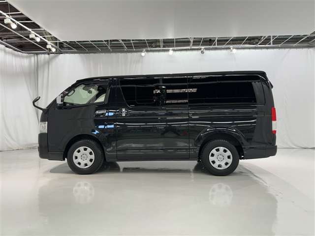 Toyota Hiace Van 4