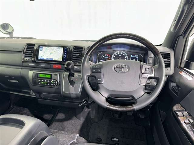 Toyota Hiace Van 8