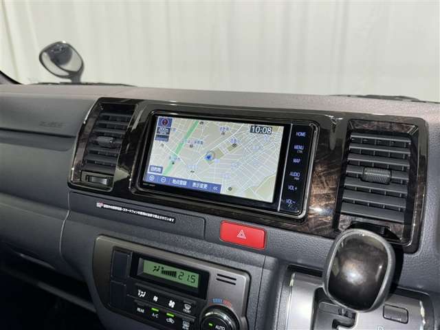 Toyota Hiace Van 10