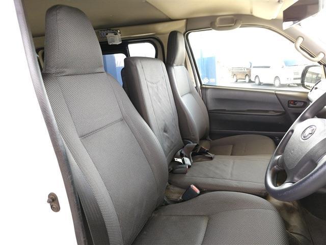 Toyota Regius Ace 11