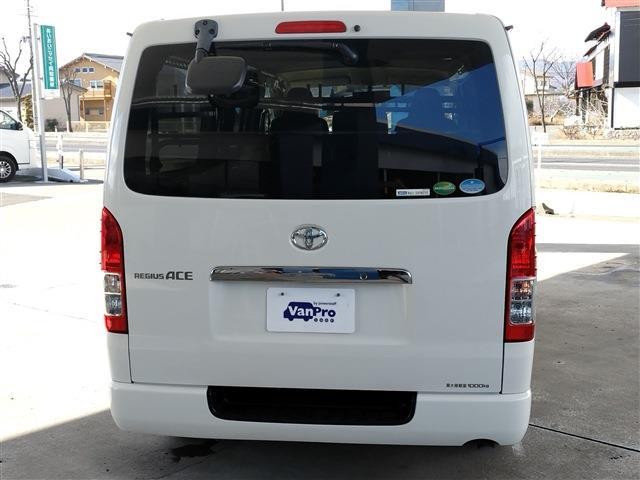 Toyota Regius Ace 8