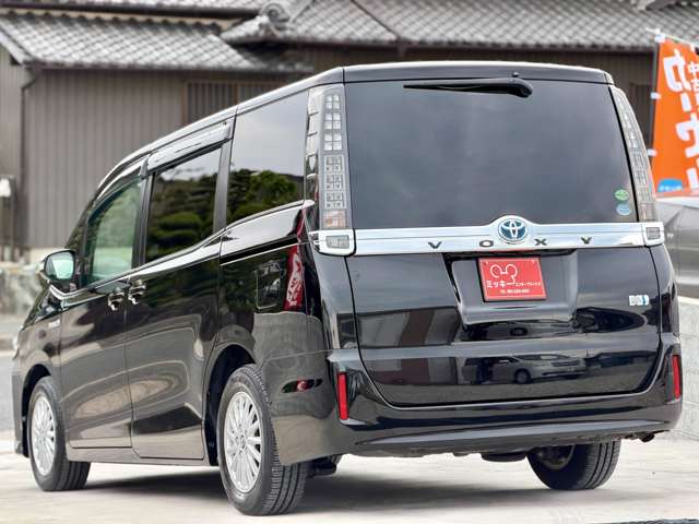 Toyota Voxy 6