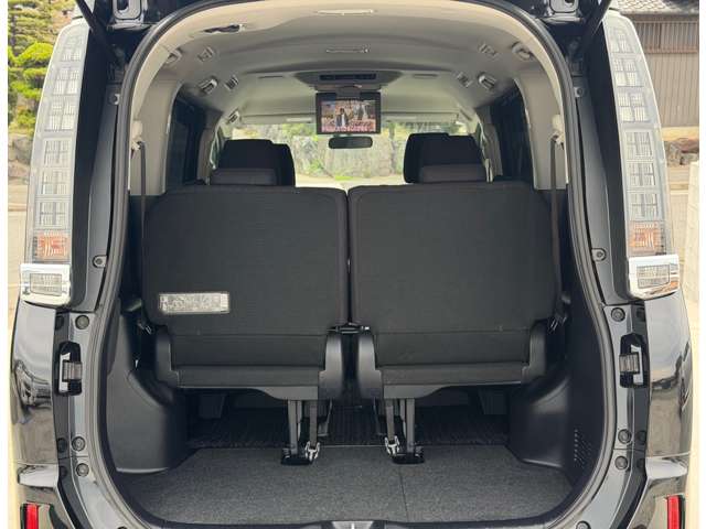 Toyota Voxy 9