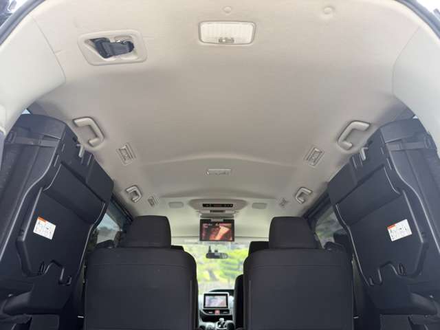 Toyota Voxy 10