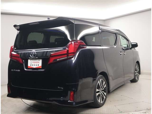 Toyota Alphard 3