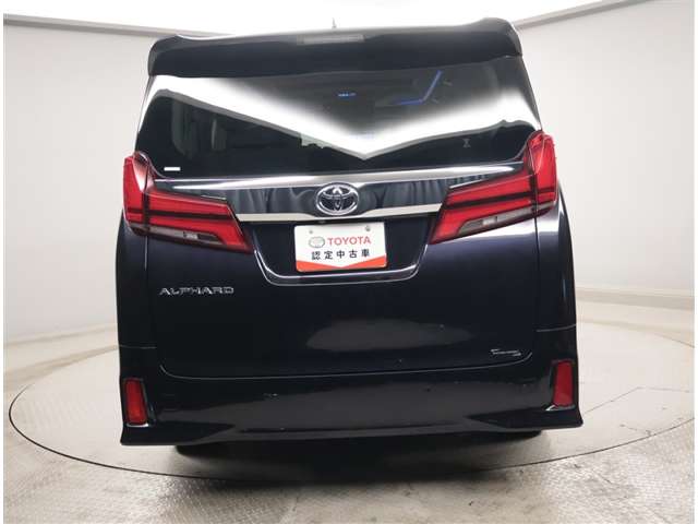 Toyota Alphard 4
