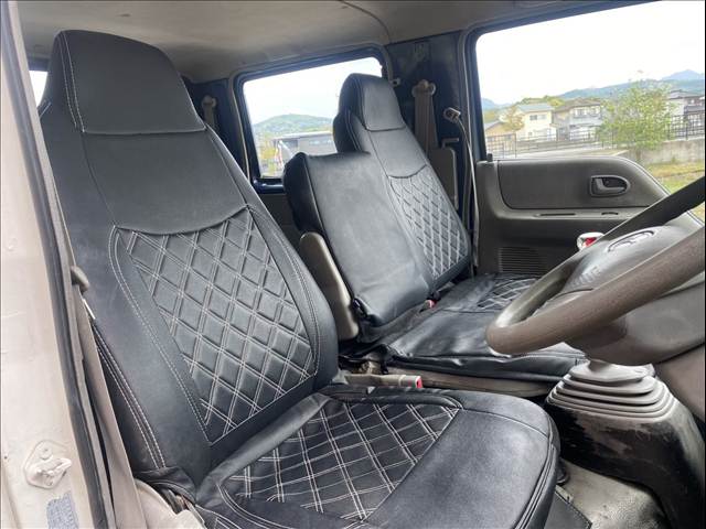 Mazda Titan Dash 4