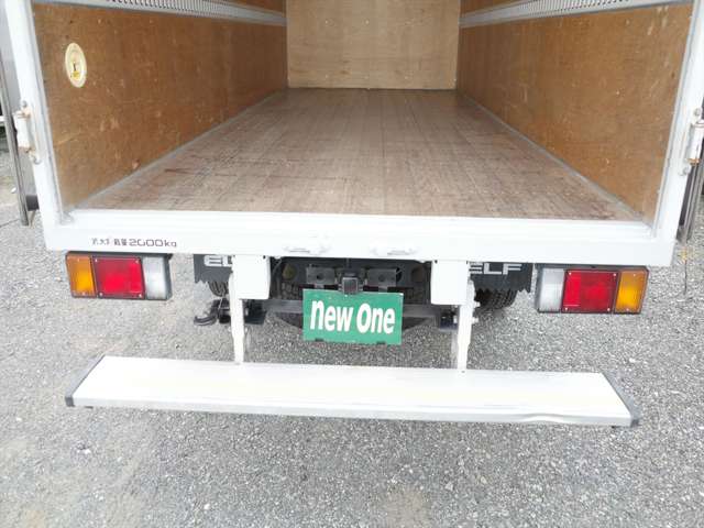 Isuzu Elf 11