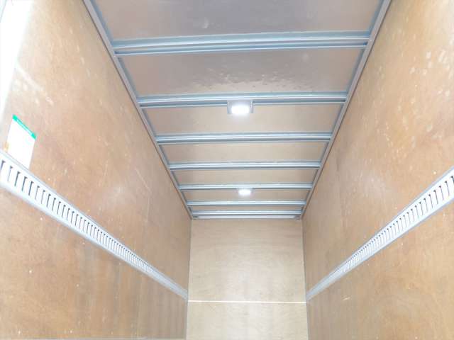 Isuzu Elf 12
