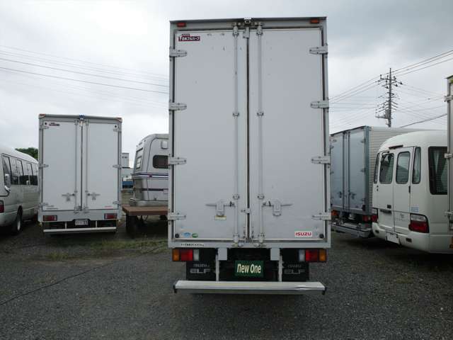 Isuzu Elf 6