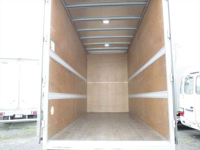 Isuzu Elf 8