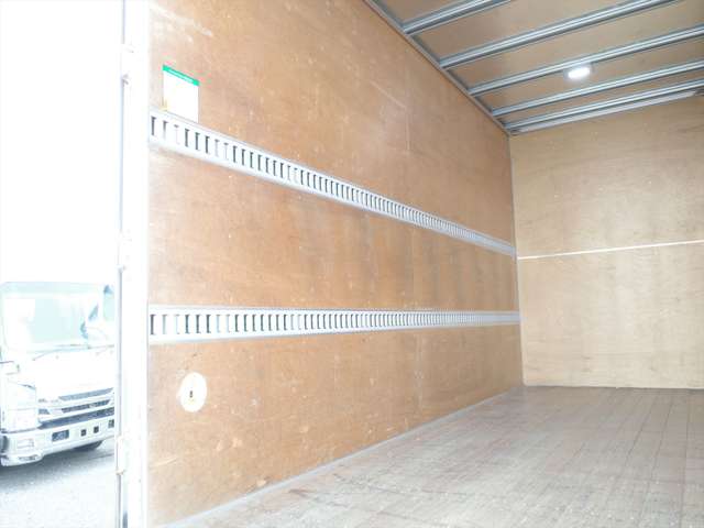Isuzu Elf 9