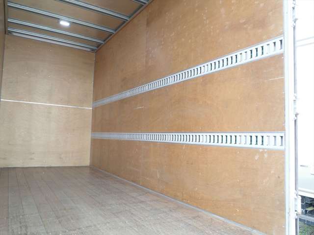 Isuzu Elf 10