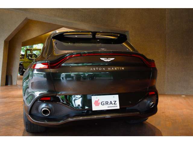 Aston Martin DBX 7