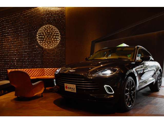 Aston Martin DBX 9