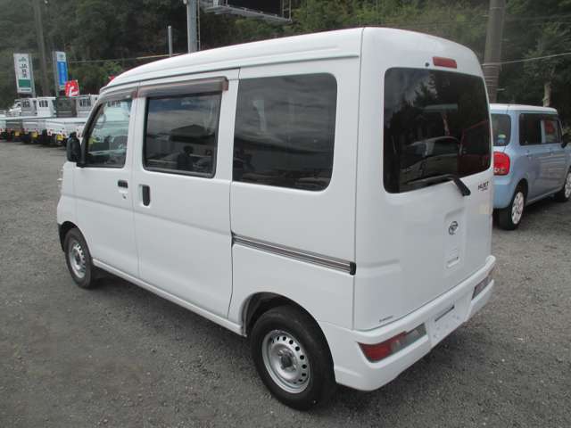 Daihatsu Hijet Cargo 4