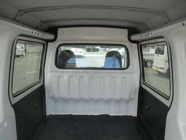 Daihatsu Hijet Cargo 7