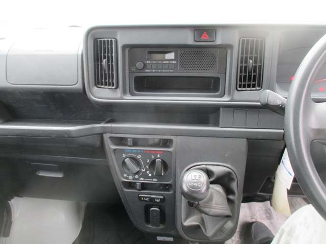 Daihatsu Hijet Cargo 8