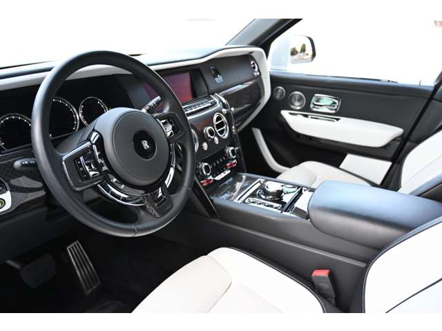 Rolls-Royce ブラックバッジカリナン 7