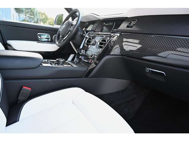 Rolls-Royce ブラックバッジカリナン 8