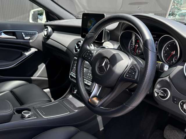 Mercedes-Benz GLA-Class 11