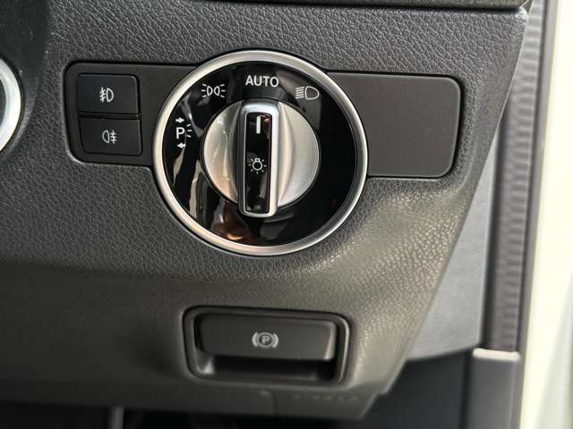 Mercedes-Benz GLA-Class 12