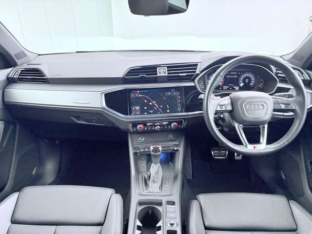 Audi Q3 11