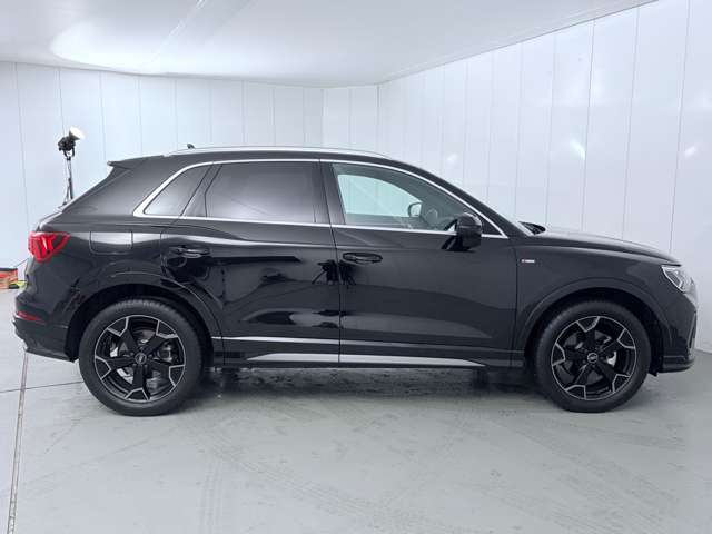 Audi Q3 7