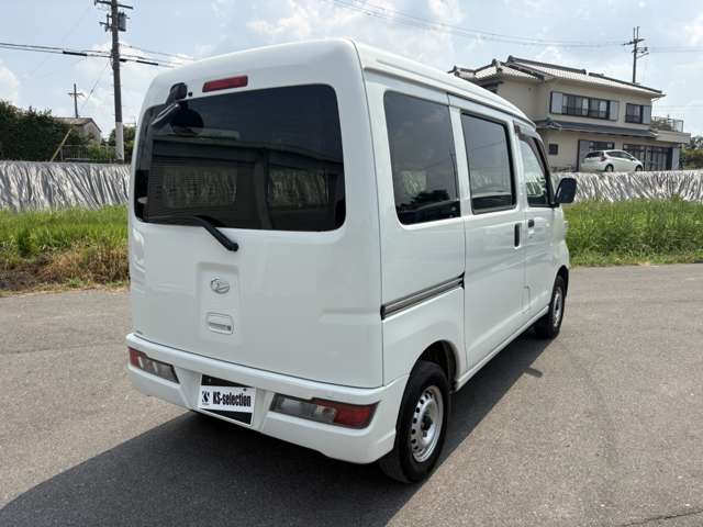 Daihatsu Hijet Cargo 12