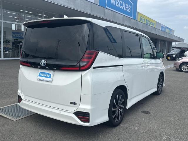 Toyota Noah 3