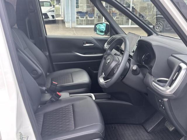 Toyota Noah 4