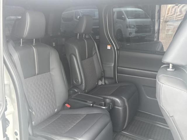 Toyota Noah 5