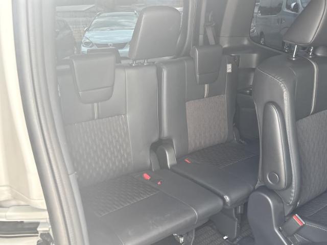 Toyota Noah 6